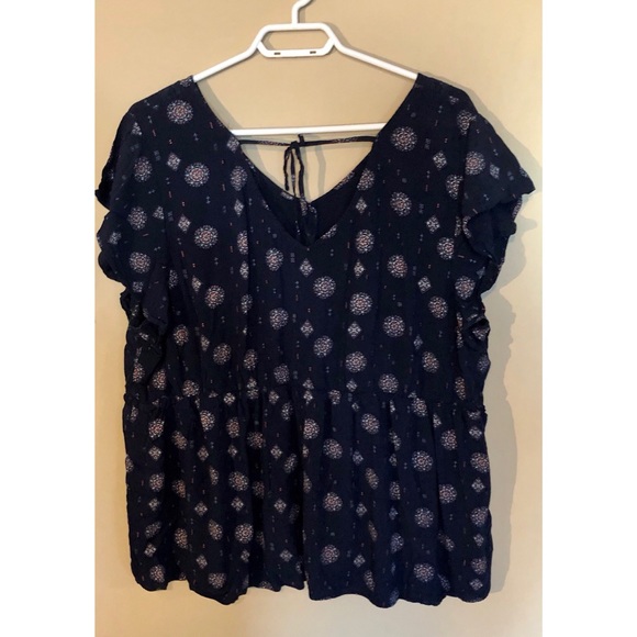 Cute top - Picture 2 of 3